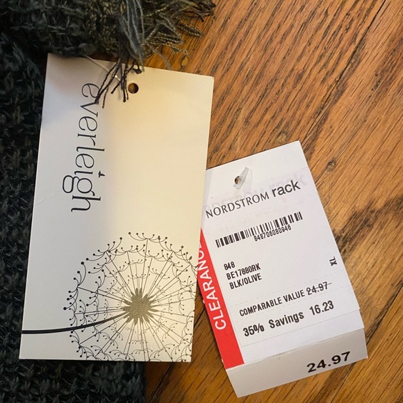 Short Sleeved Sweater - Picture 4 of 4